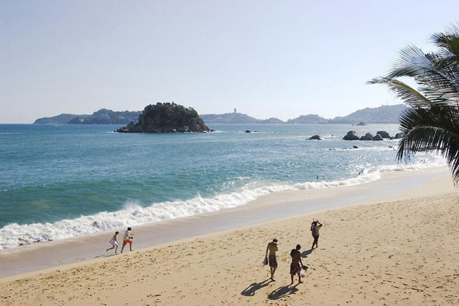 Le spiagge di Acapulco permettono ai turisti di isolarsi dal caos cittadino.