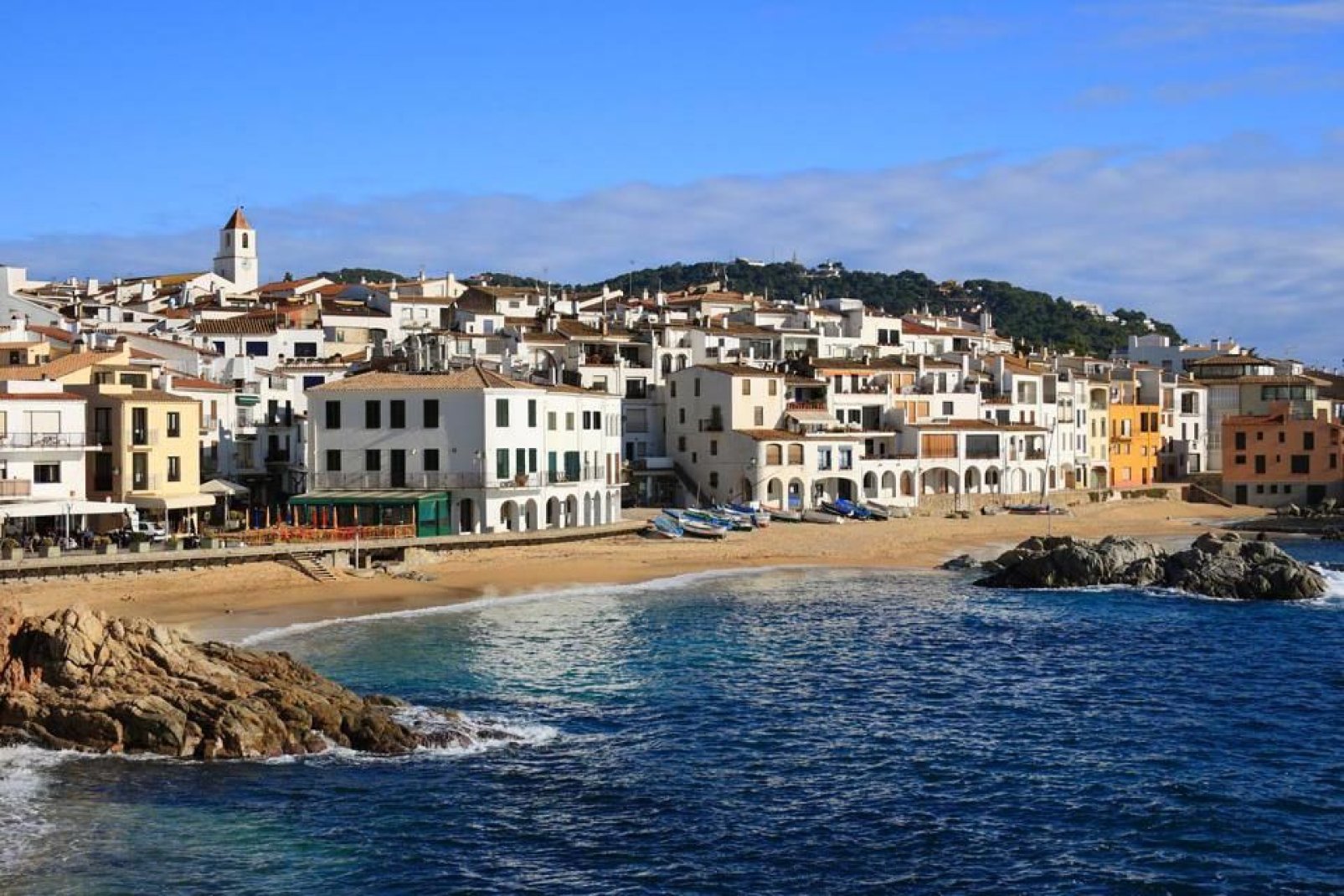 Un pueblo de la costa catalana, ideal para pasar unas vacaciones en familia