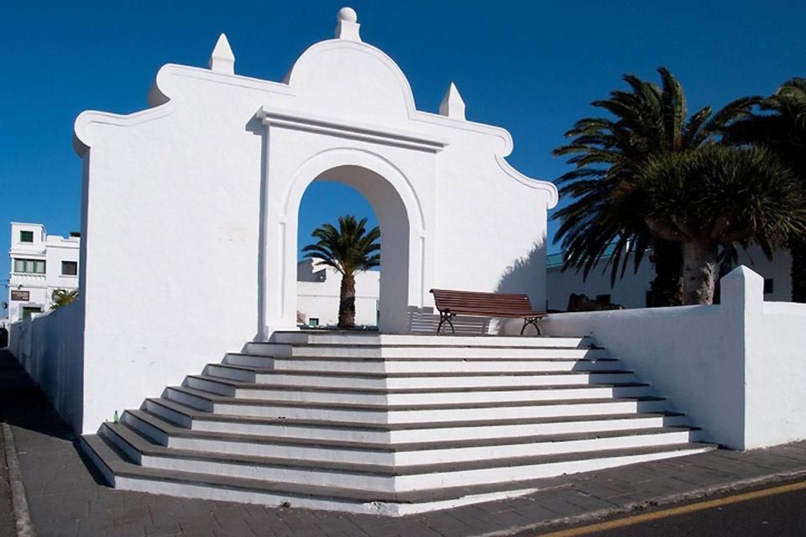 Teguise und Arrecife teilen sich den überwiegenden Teil des historischen Erbes der Insel.