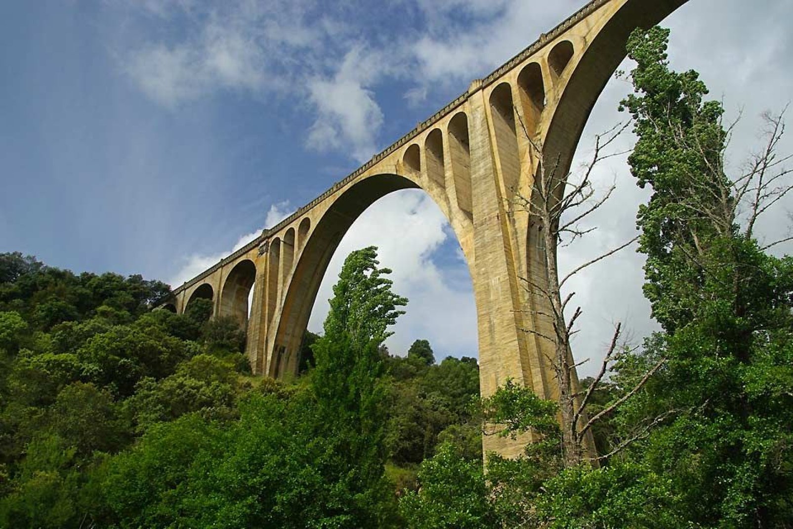 In der Region Extremadura gibt es zahlreiche Aqudukts und Ruinen aus der Rmerzeit.