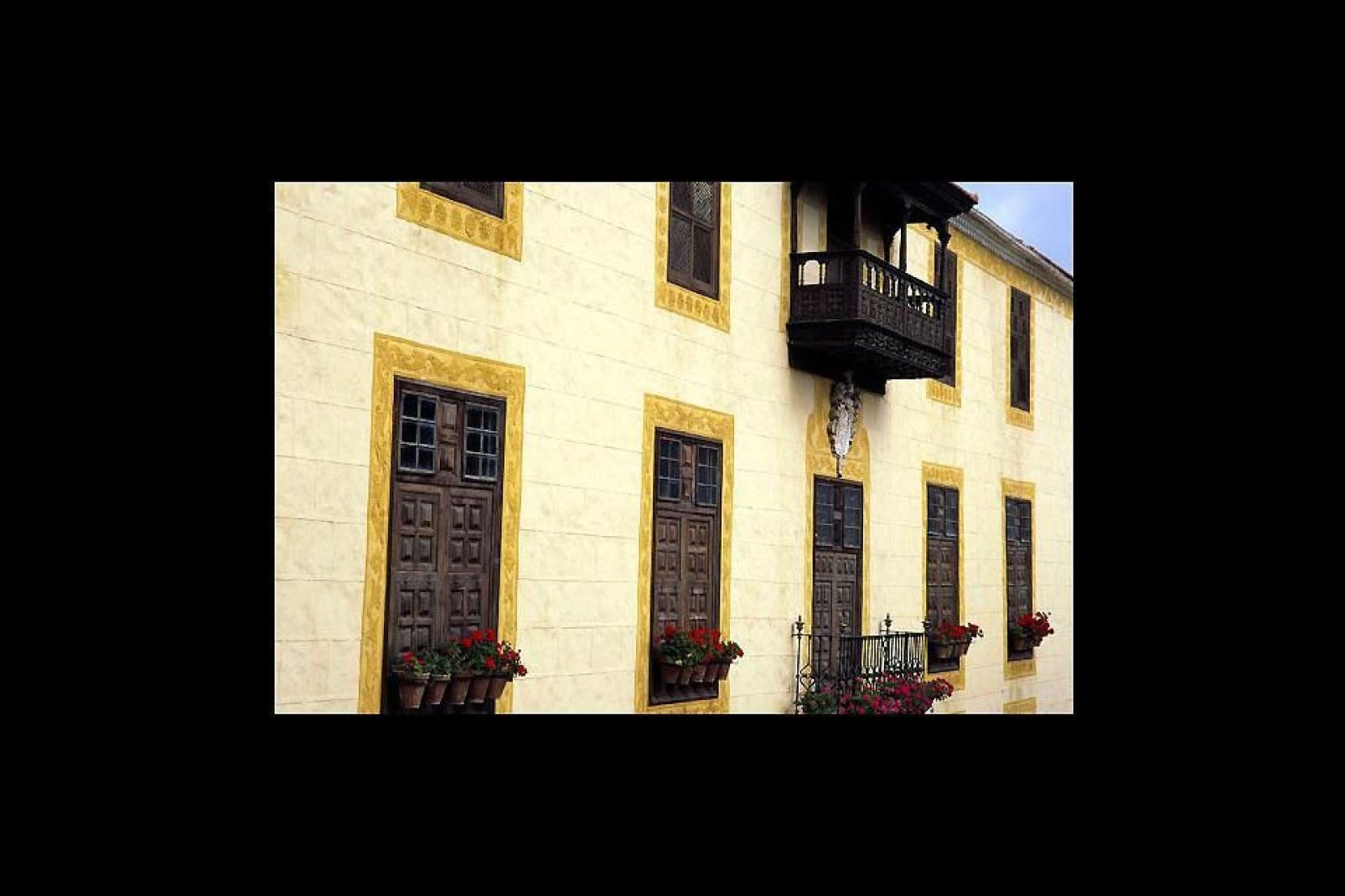 Construida en 1632, es la más emblemática de las casas tradicionales con balcones de La Orotava.