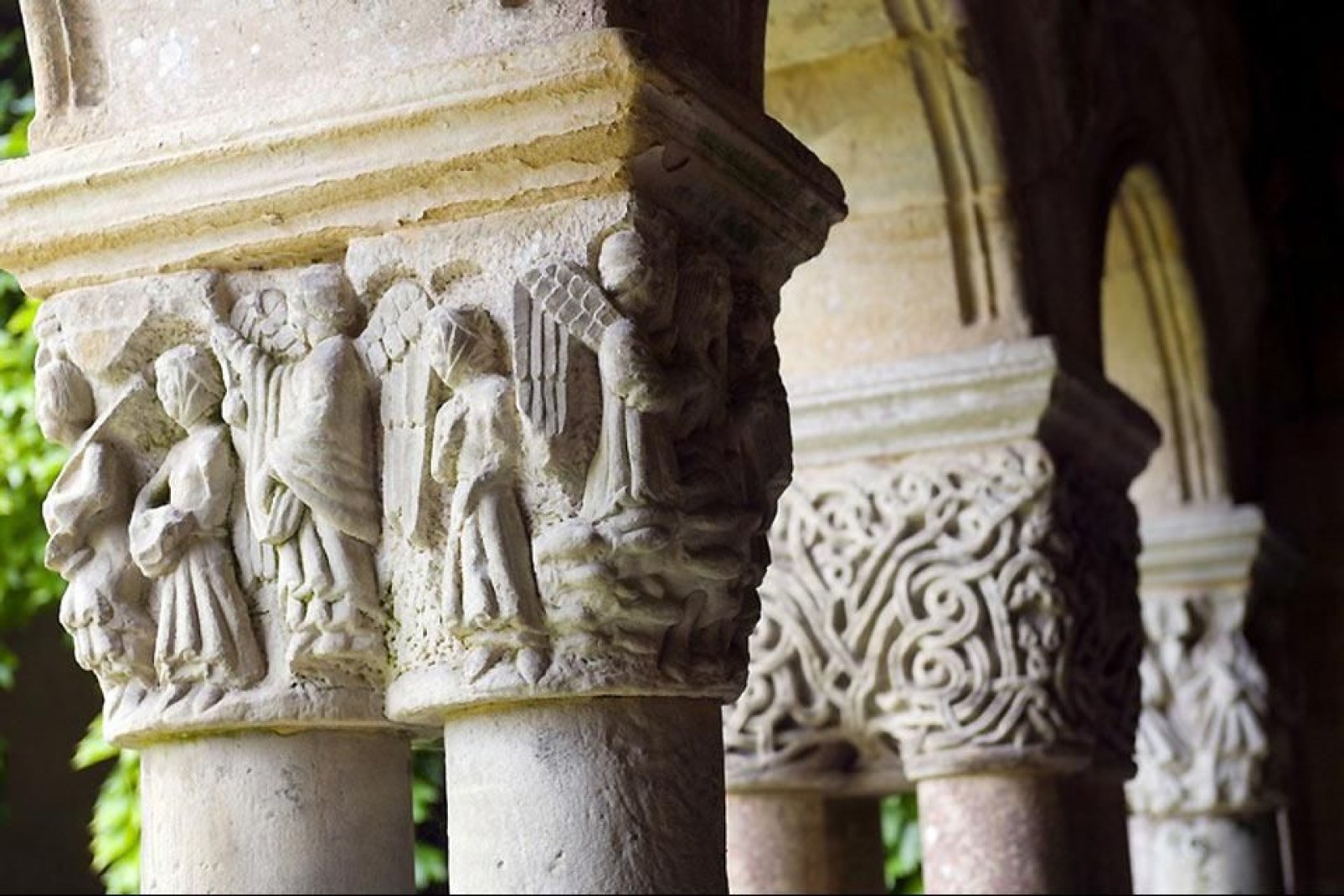 Capiteles románicos del Claustro del la Colegiata de Santillana del Mar.