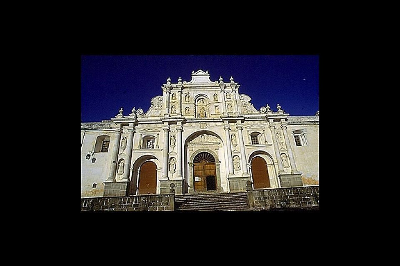 Antigua es famosa por el barroquismo de su arquitectura colonial.