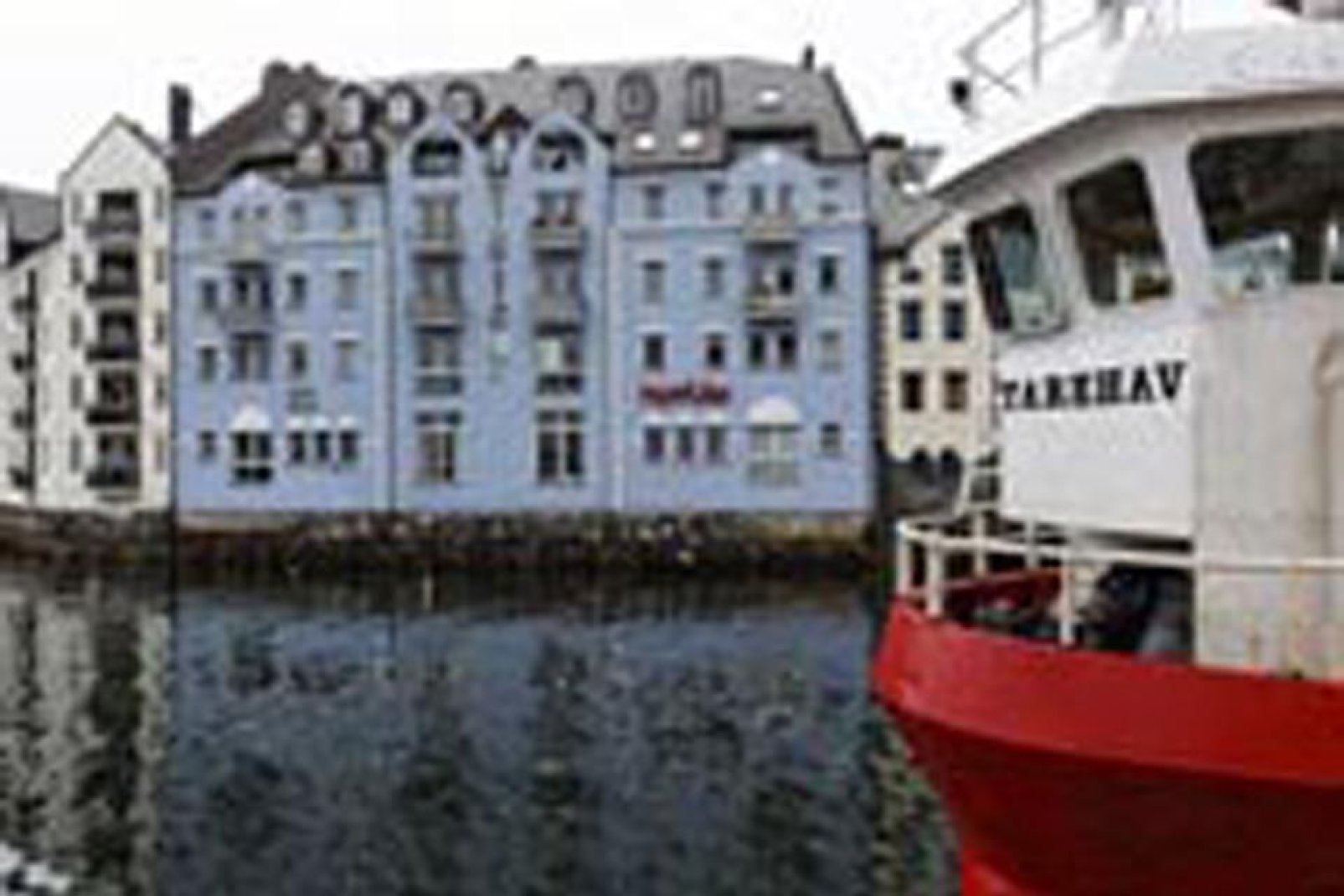 Alesund ist Anlegestelle der berühmten Hurtigruten aus Norwegen