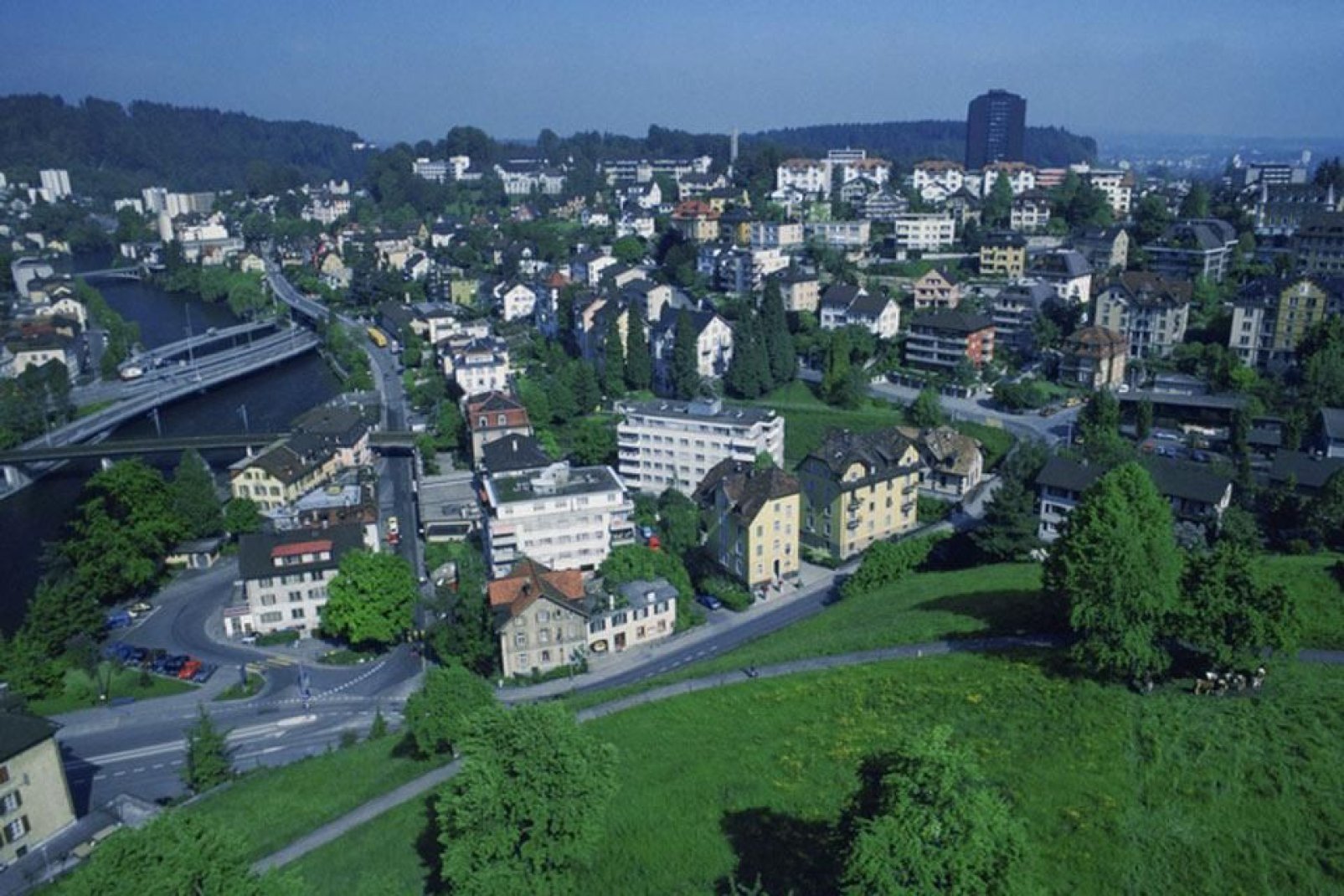 Lucerna está situada a los pies de los Alpes. El relieve aparece en seguida cuando salimos de la ciudad.