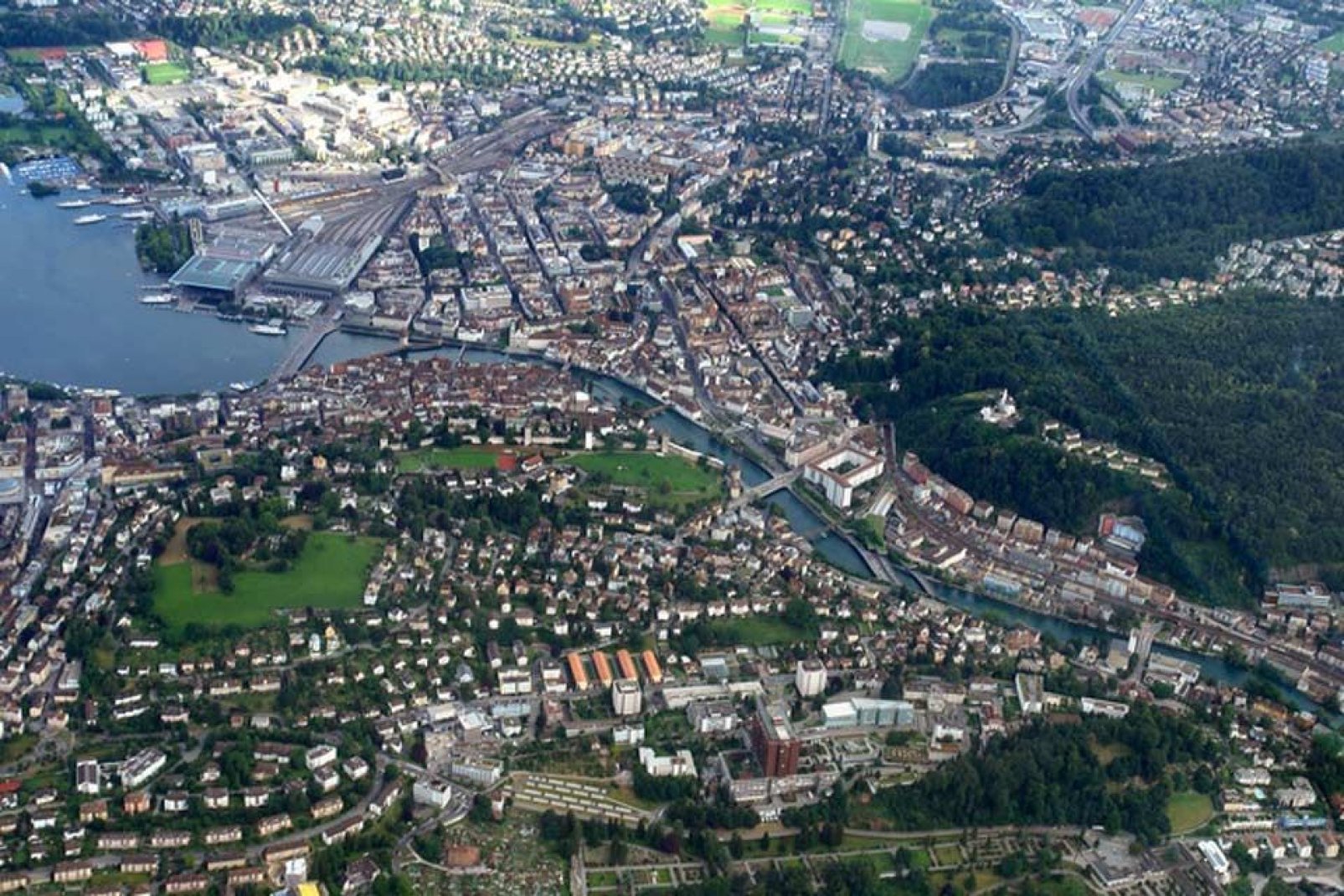 Lucerna es la capital del cantón epónimo. La ciudad tiene cerca de 80 000 habitantes.