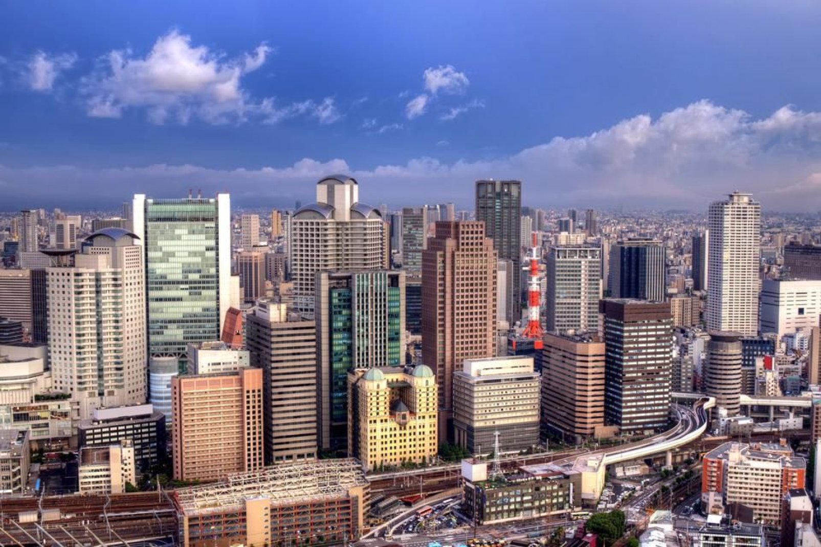 Principalement constitué de grands centres commerciaux et de gratte-ciel, Umeda concentre banques, bureaux et hôtels.