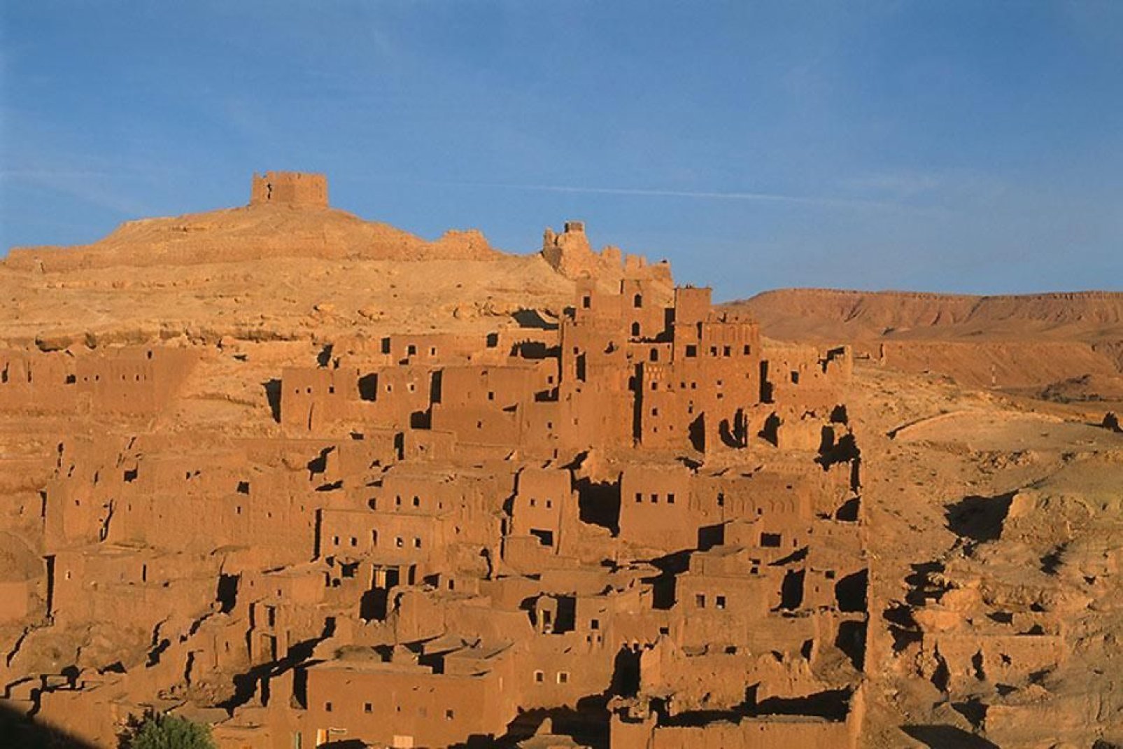 Les ombres s'allongent et le calme s'empare de Ouarzazate...