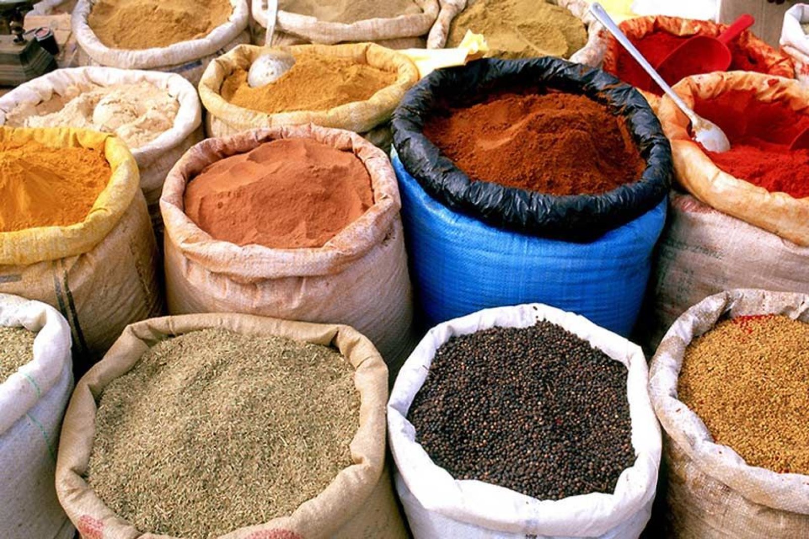 Comme celui de bien des villes marocaines, le souk de Ouarzazate regorge de saveurs.