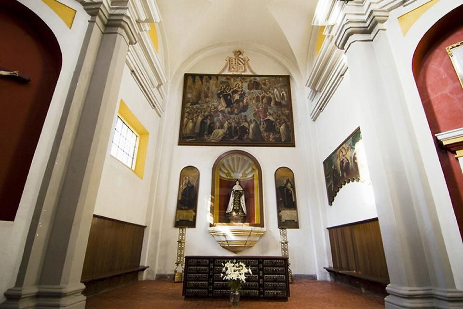 All' interno della Cattedrale è notevole la cappella del Rosario, realizzata tra il 1650 e il 1690.