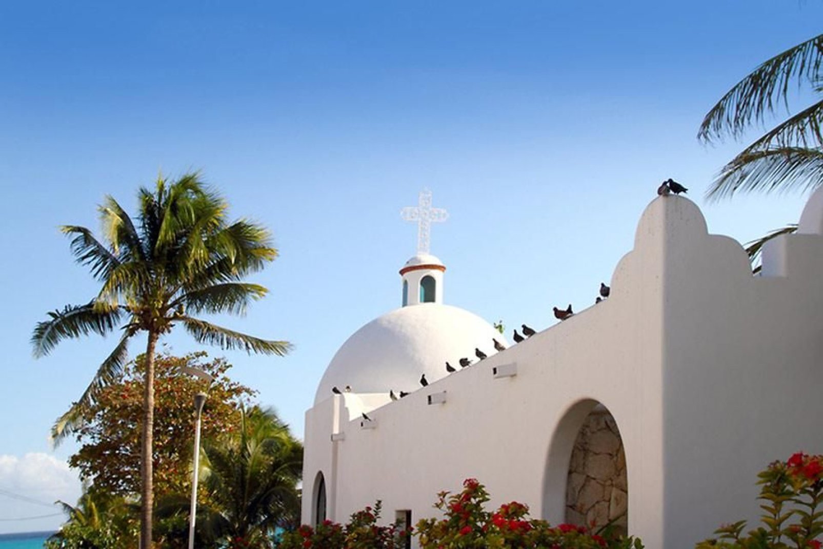 Molti innamorati trovano la Chiesa di Playa del Carmen il luogo ideale per il loro matrimonio dei sogni.