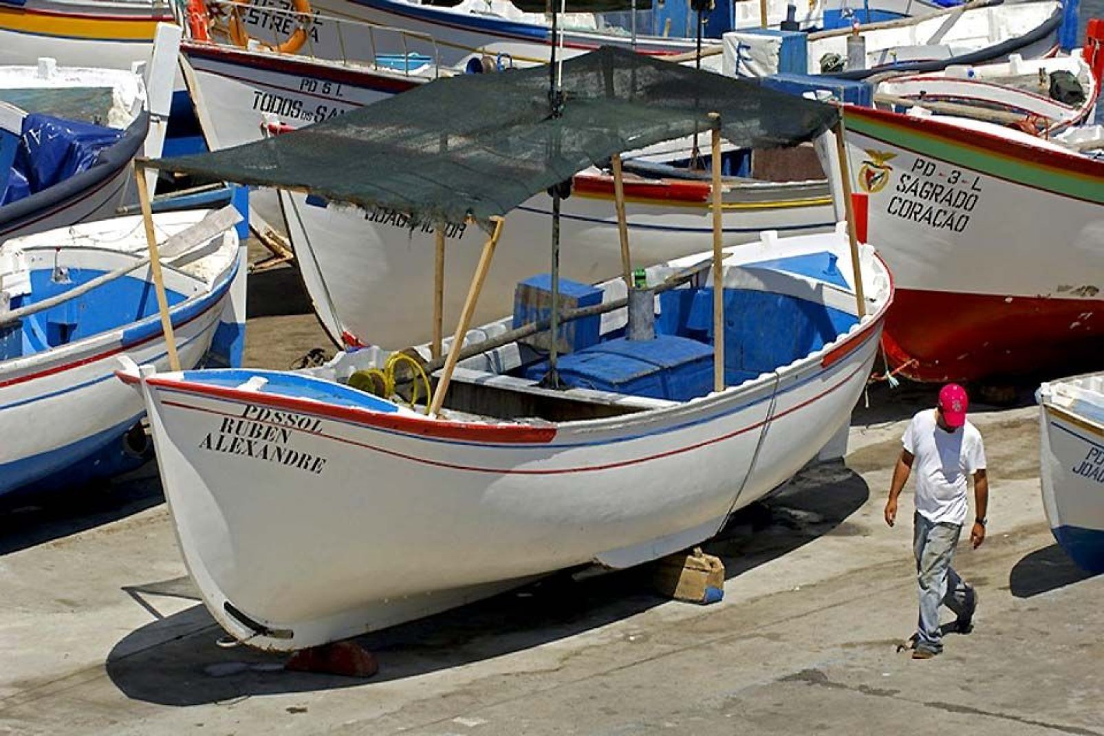 Ponta Delgada war ursprünglich ein kleines Fischerdorf, und diese Tradition ist erhalten geblieben, wovon die zahlreichen Boote im Hafen zeugen.