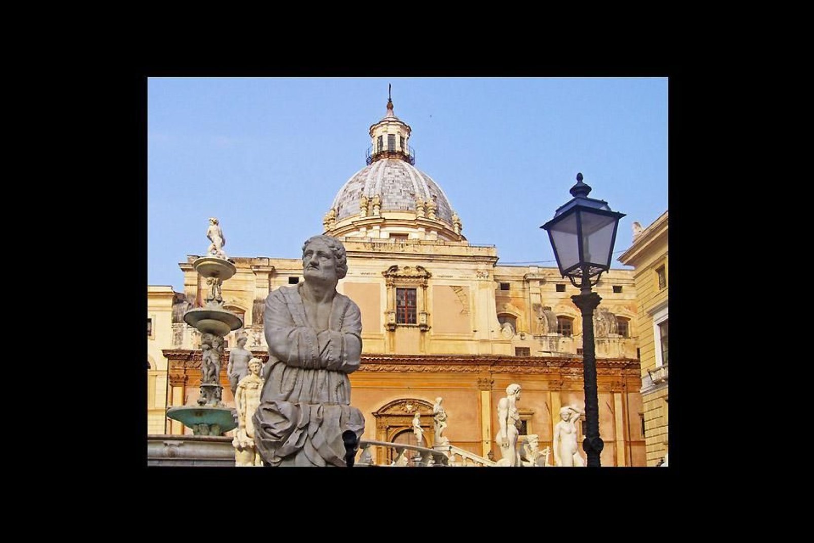 The Church of Santa Caterina, created between the 16th and 19th centuries, overlooks the Piazza Pretoria.