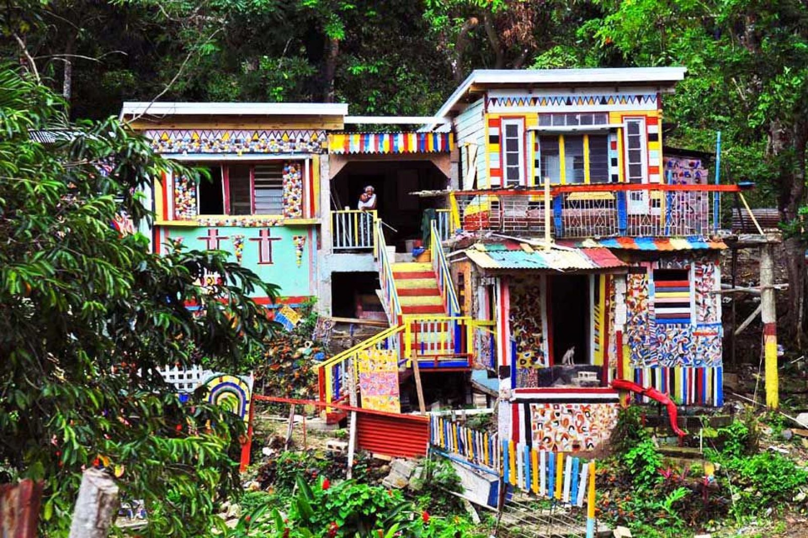 La ville attire de nombreux touristes, curieux de découvrir ces incroyables maisons multicolores.