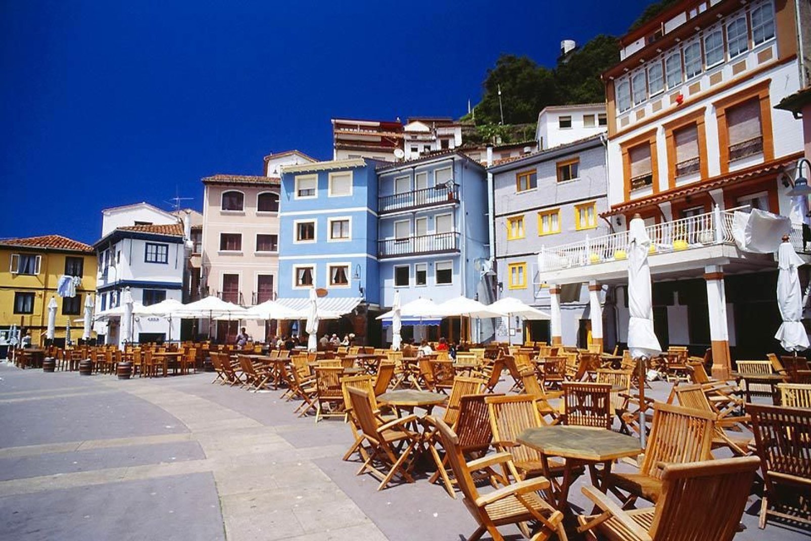 Cudillero is a picturesque little fishing port located on the side of a mountain.