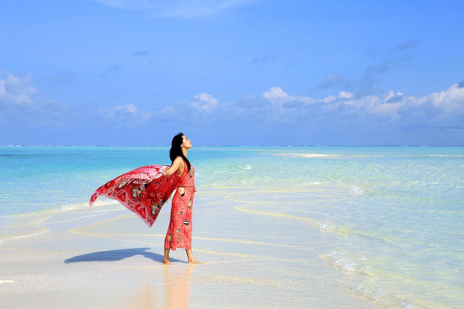 L'atollo di Faafu è l'atollo a sud dell'arcipelago di Ari Sud. E' formato da 6 isole-hotel. Vi invitiamo a sognare leggendo le nostre schede, e chissà magari che il sogno non...diventi realtà! Ci sono tutti gli ingredienti affinché scegliate al meglio e prenotiate l'hotel che meglio corrisponde alle vostre aspettative. Buon viaggio! 

...