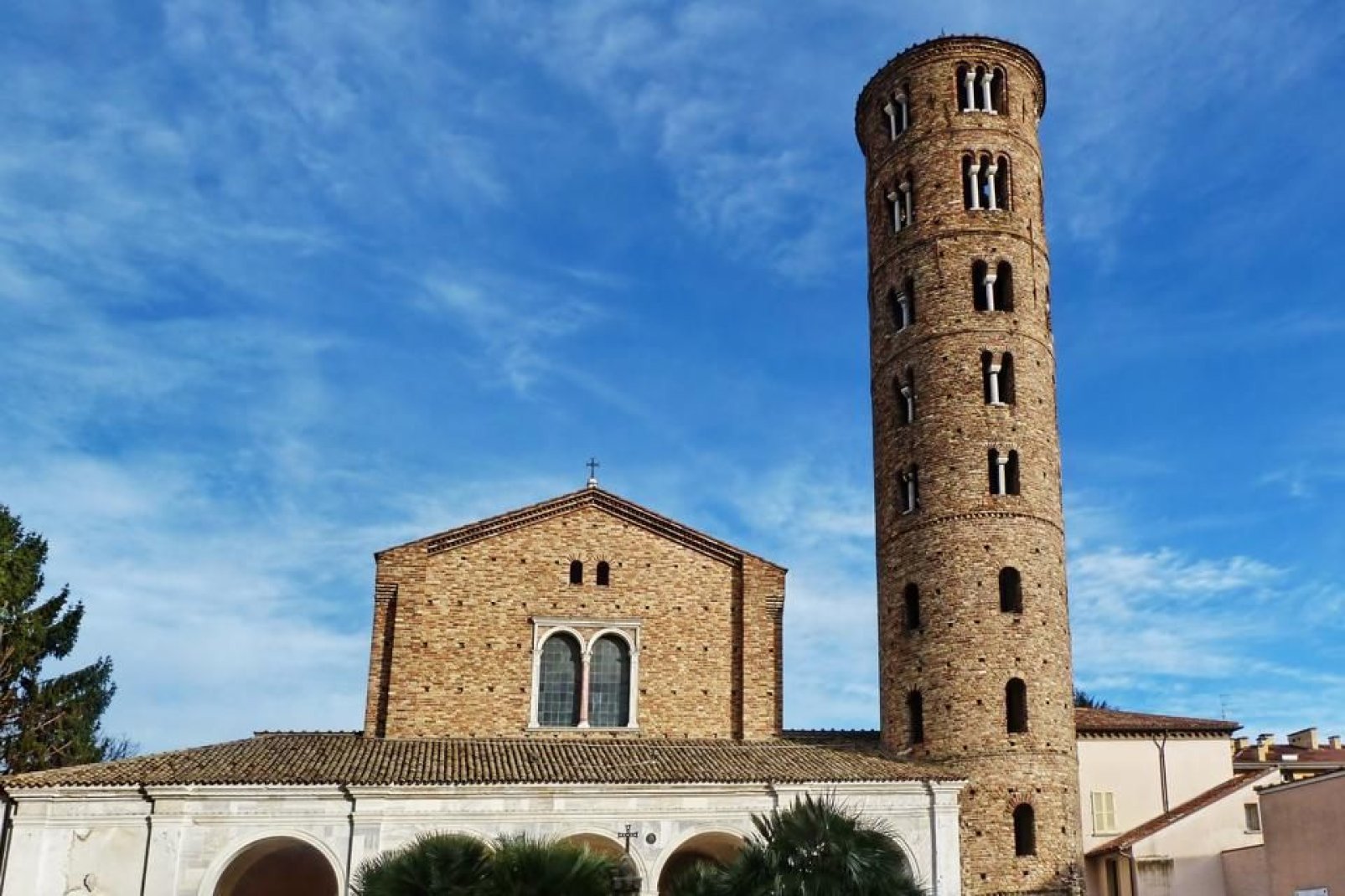 La iglesia de Santa María la Mayor de Rávena fue construida por el obispo Ecclesio durante las primeras décadas del siglo VI y reconstruida en 1671.