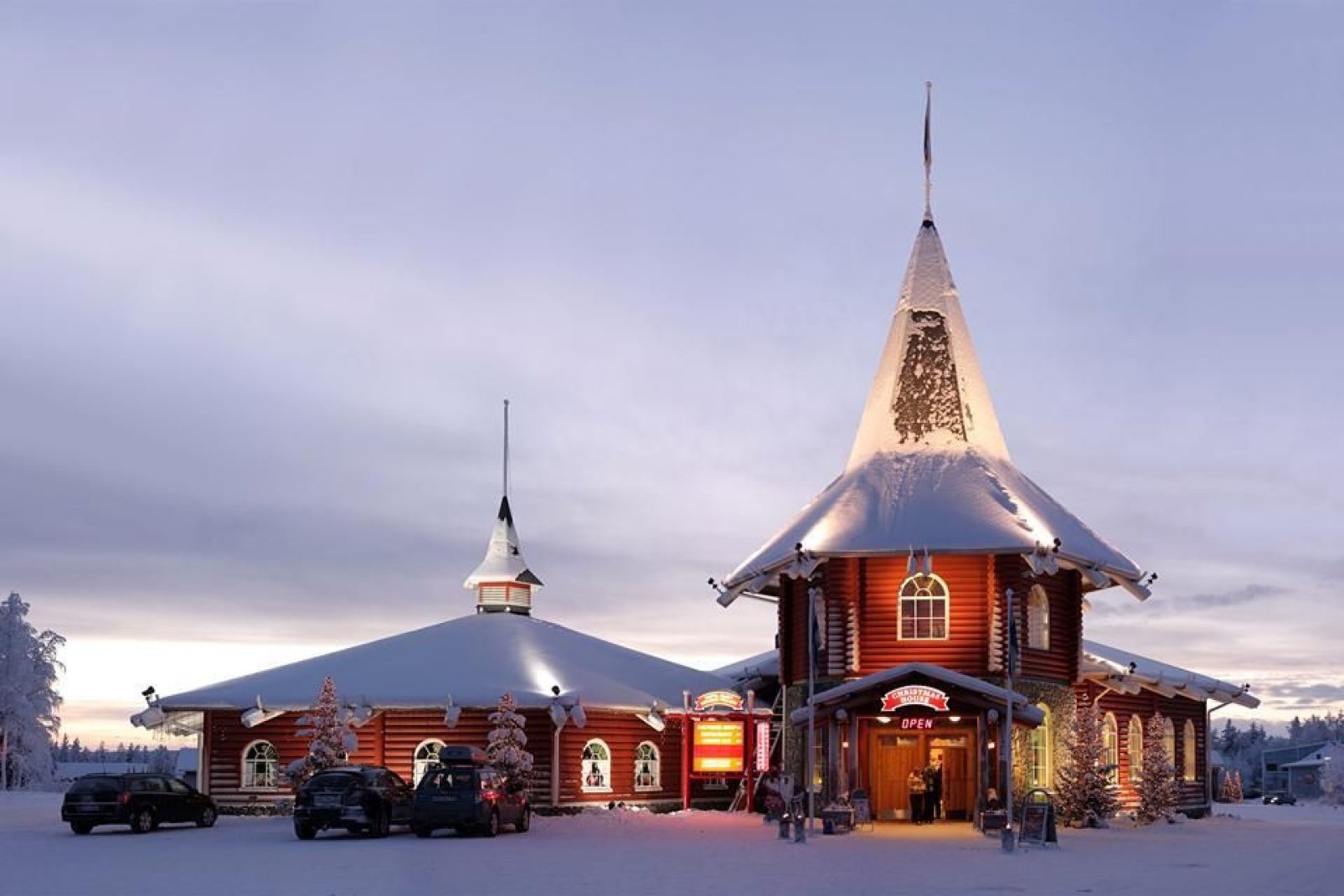 Rovaniemi ist das Heimatdorf des Weihnachtsmanns.