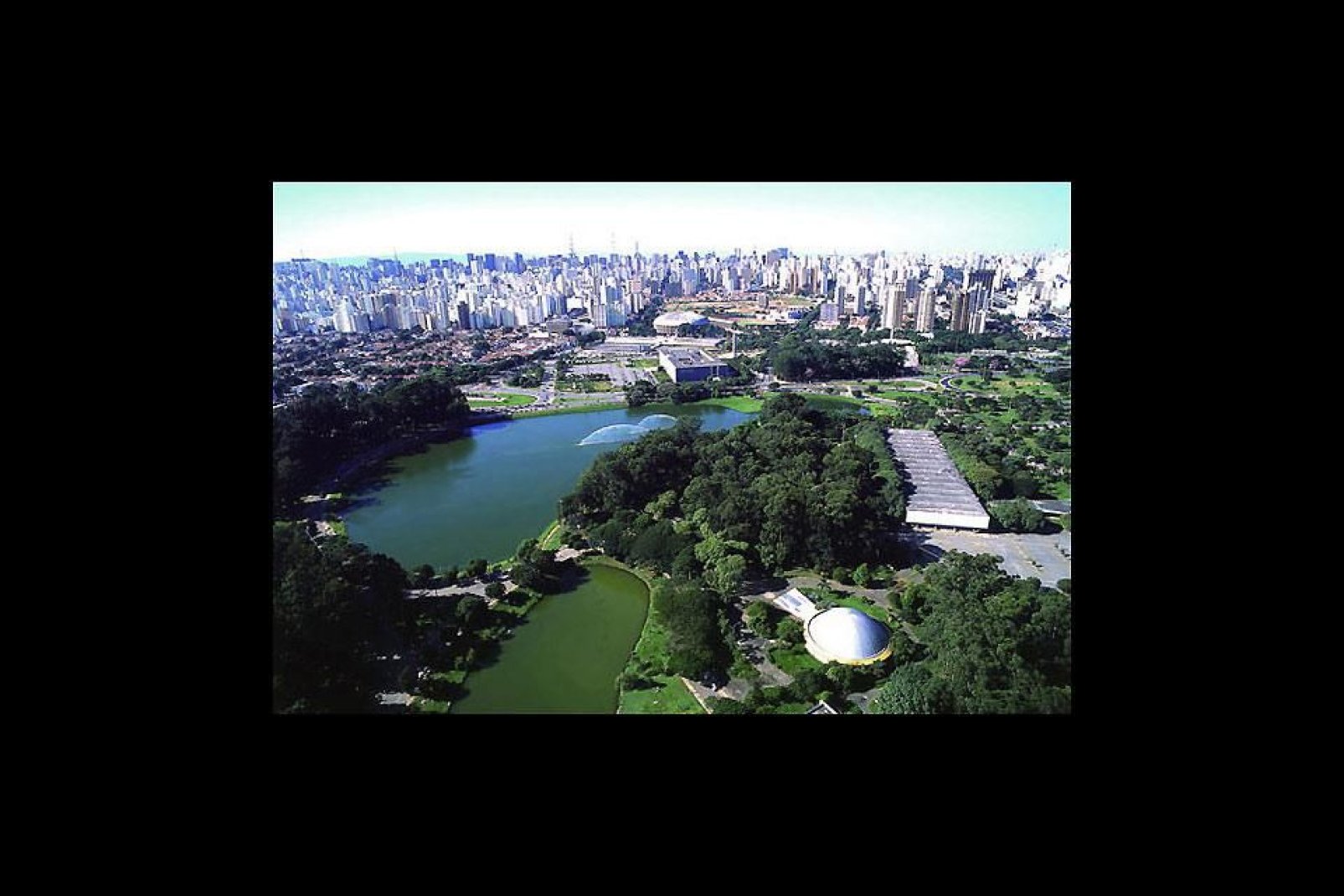 Le plus grand parc public de la ville avec 1,5 million de mètres carrés d'aires vertes.