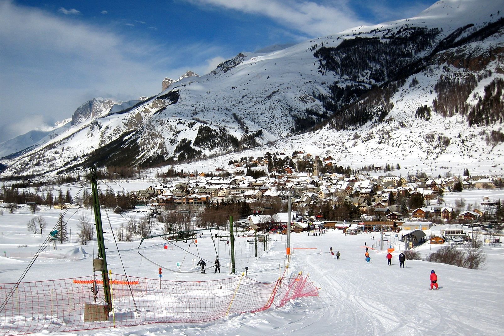 Known as 'Serre Che', this posh resort in the Southern Alps is actually a valley that stretches out for nearly 8 miles from Lautaret pass to Briançon. A rather atypical place, the Serre Chevalier Valley is home to 3 villages (Le Monêtier les Bains, La Salle les Alpes/Villeneuve, Saint-Chaffrey/Chantemerle), 13 hamlets and a UNESCO-listed World Heritage City: Briançon. 
Serre Chevalier is not just a ...