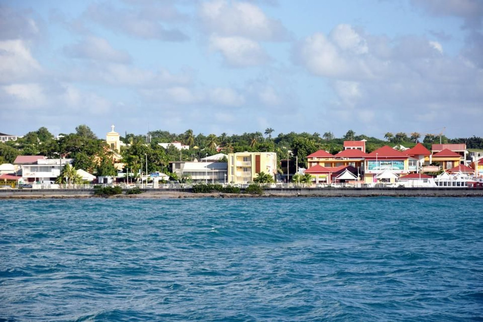 La ciudad es un puerto pesquero y posee un puerto deportivo, punto de partida hacia Saintes, Marie Galante, La Désirade y Petite Terre.