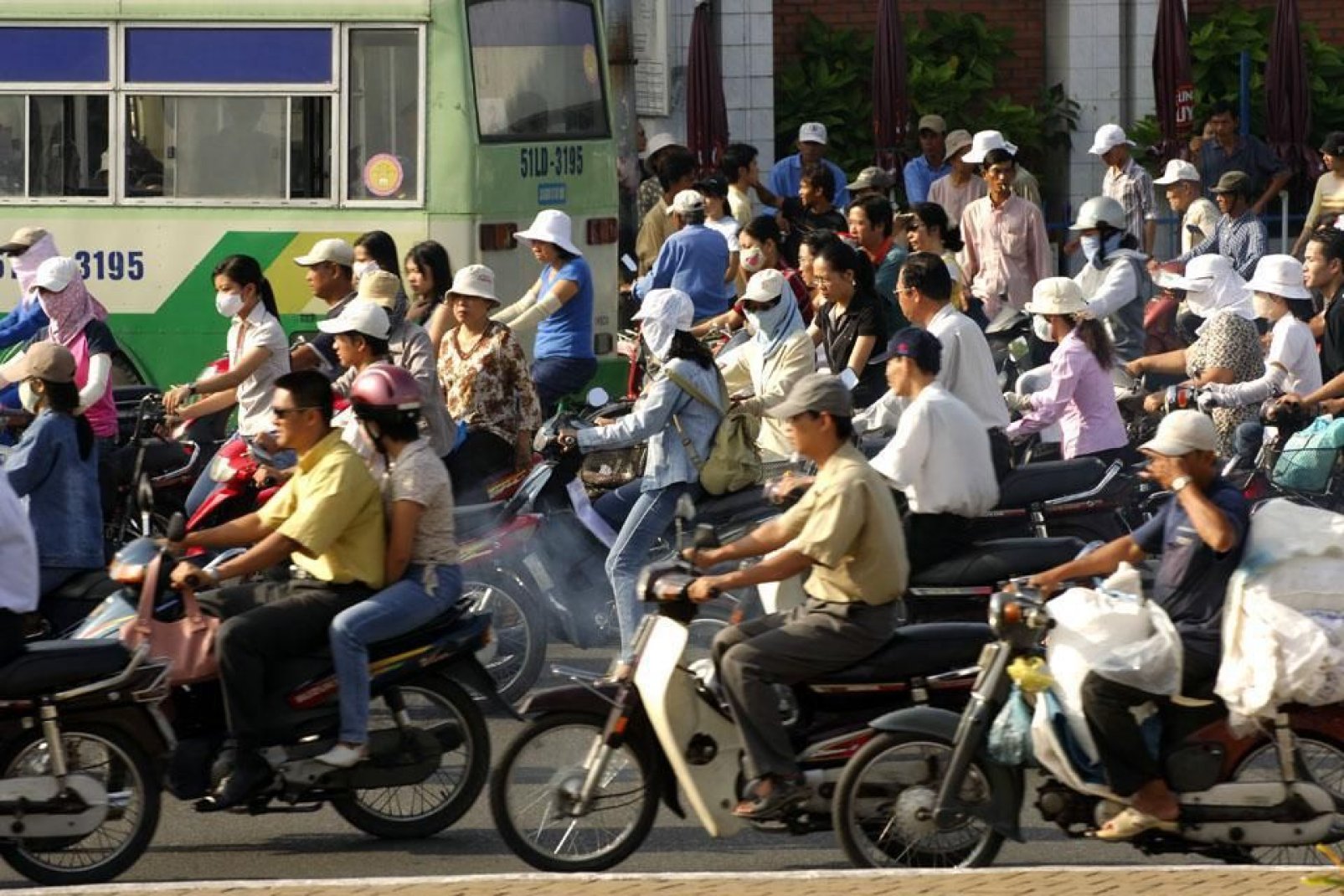 Capitale économique du Vietnam, cette ville est pleine de contrastes avec des quartiers typiques, coloniaux et modernes.