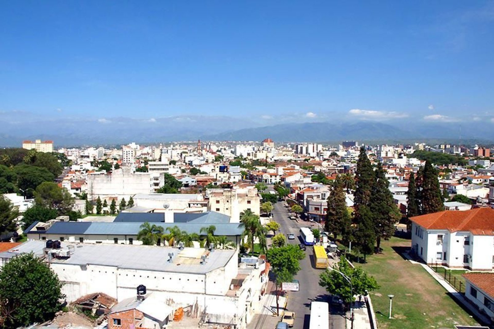 Salta liegt auf 1.200 m Hhe und ist die grte Stadt im Nordwesten Argentiniens.