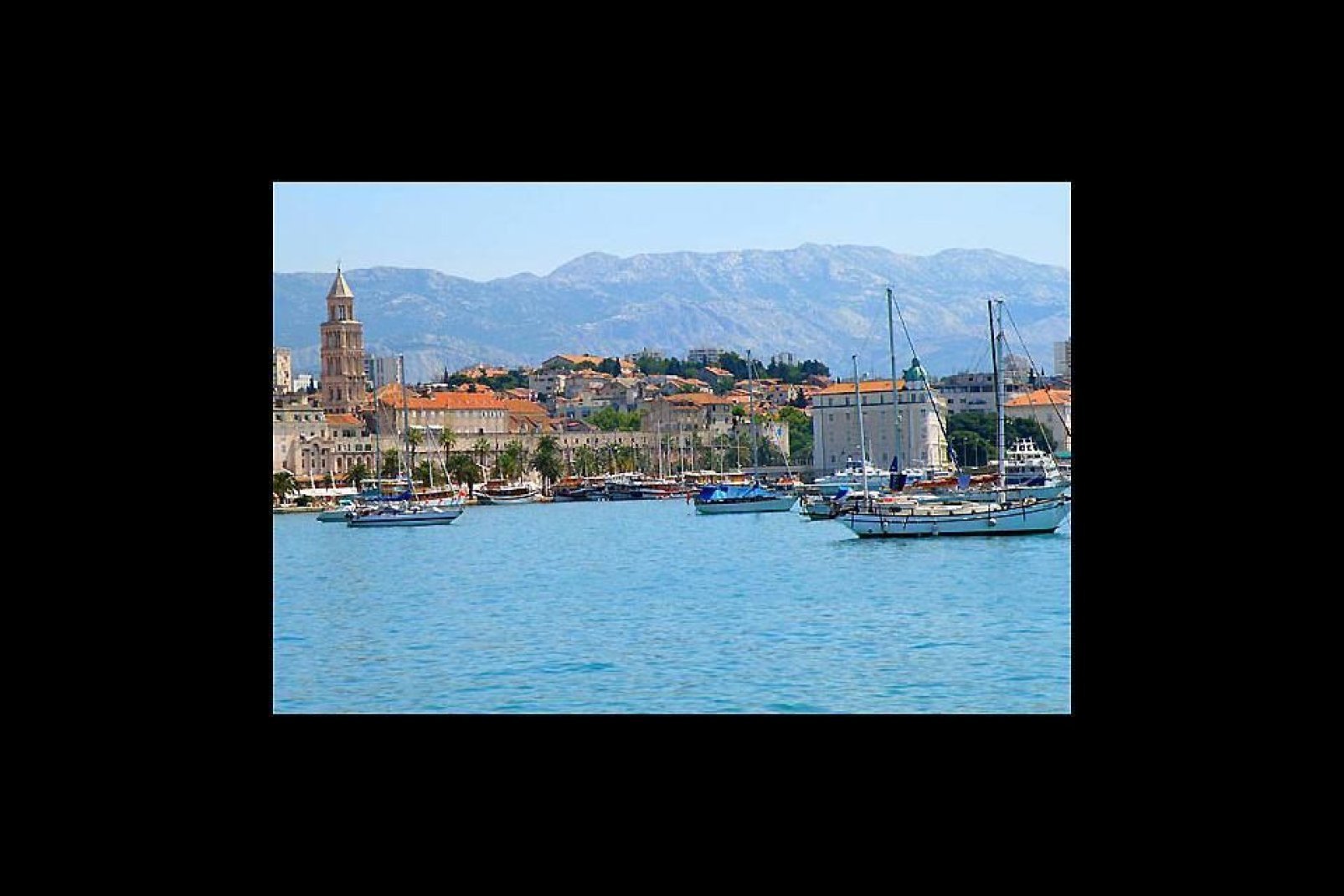 Les vacances d'été dans la capitale de la Dalmatie, au sud de la Croatie, sont très populaires.