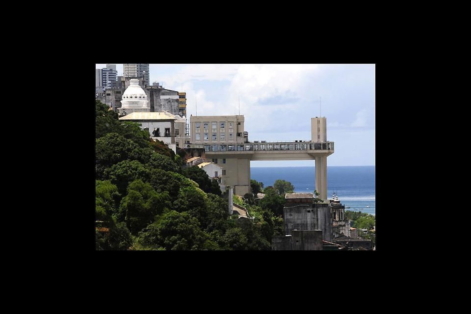 Símbolo de la ciudad, el ascensor Lacerda se inauguró en 1930. En la cima podrás disfrutar con las magníficas vistas sobre la bahía de Todos los Santos.