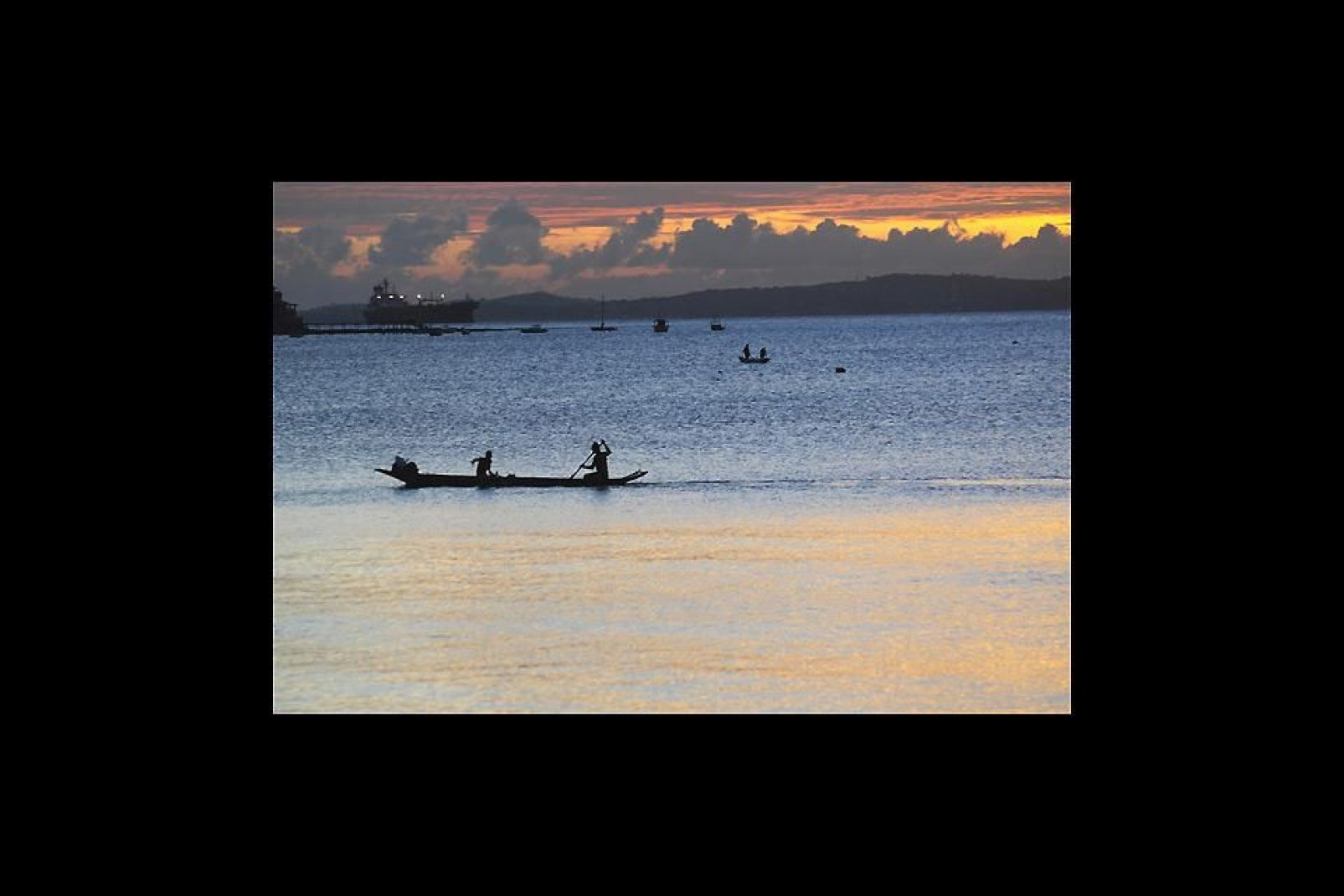 Para finalizar el día, nada mejor que realizar un crucero a la puesta de sol por la bahía de Todos los Santos degustando una deliciosa caipirinha.
