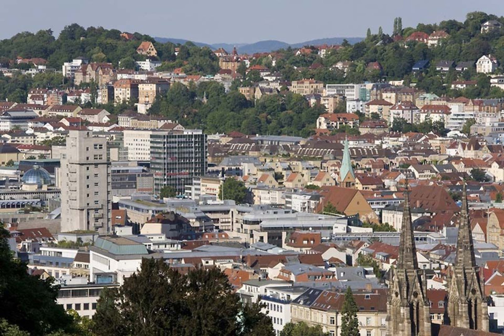 Stuttgart ist eine Stadt mit attraktiver Kultur und Sport.