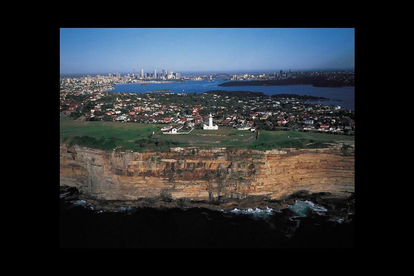 Sydney brings together two regions: the Cumberland Plain and the Hornsby Plateau.