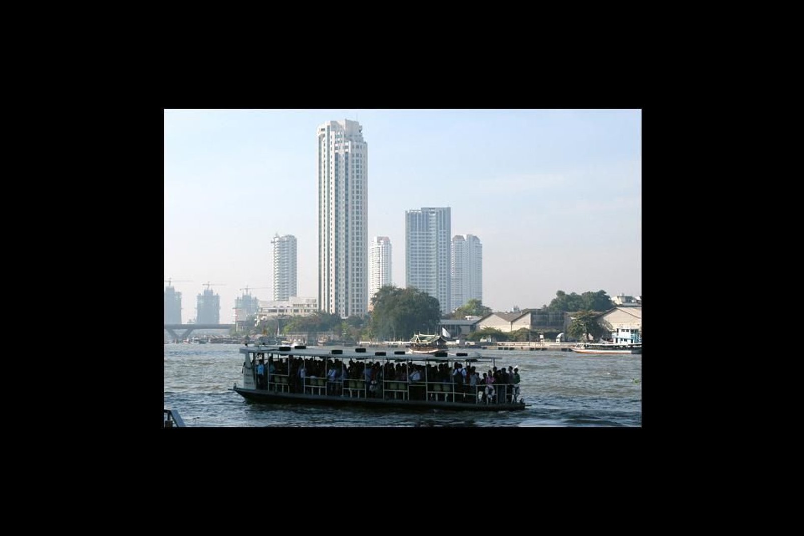 Der durch Bangkok fließende Chao Phraya ist neben Saluen und Mekong der größte und bedeutendste Fluss Thailands.