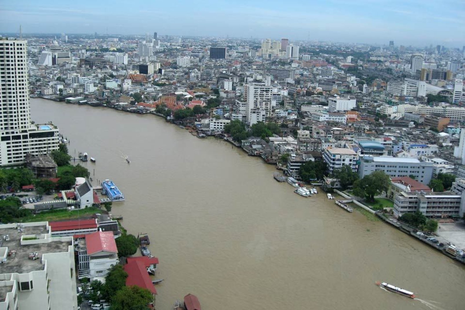 In Bangkok, der Hauptstadt des Landes, lebt etwa ein Zehntel der thailändischen Bevölkerung.