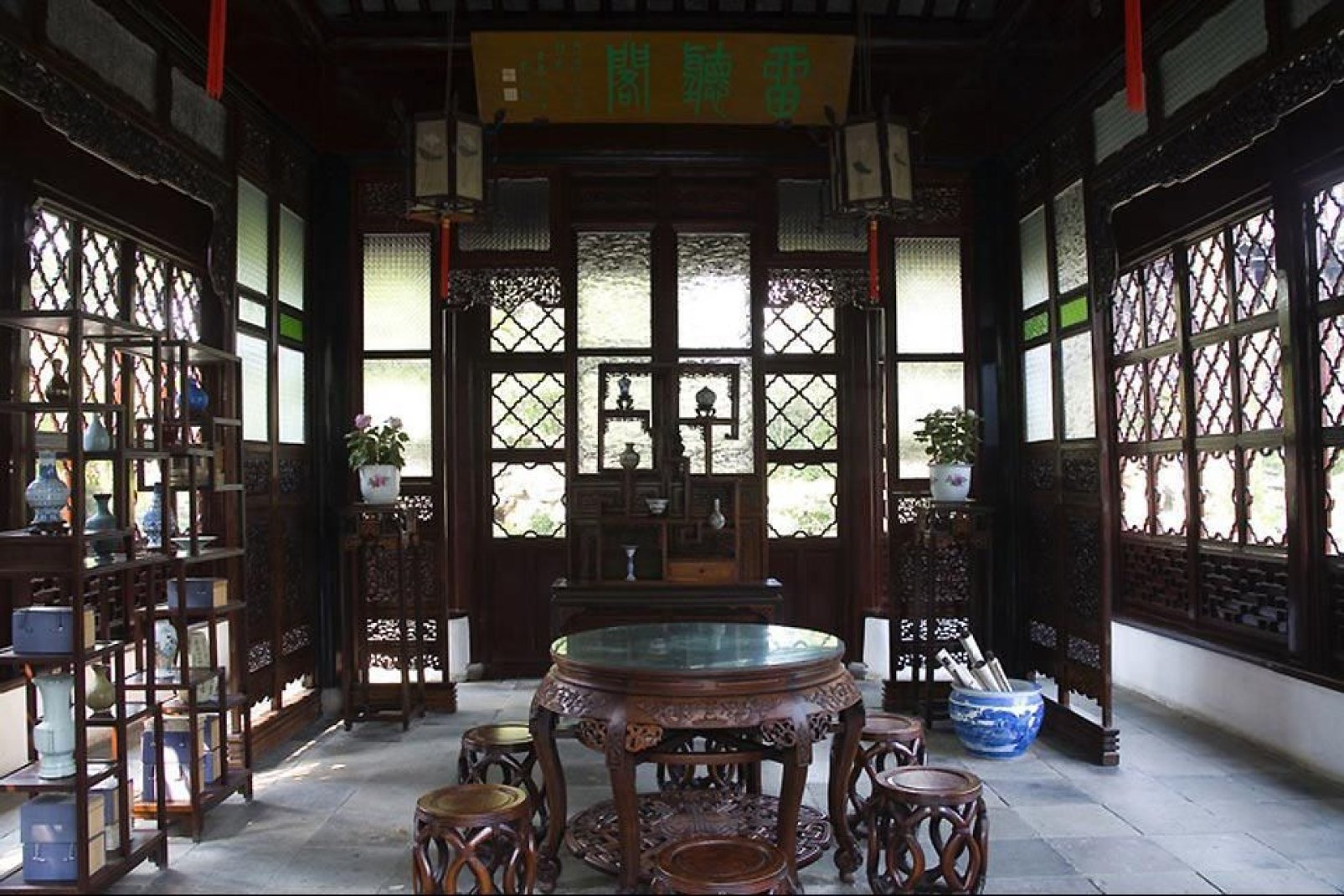 L'antique Suzhou est la capitale du règne Wu, du XIIème au IV siècle avant J-C. Historiquement, c'est le berceau de la culture Wu.