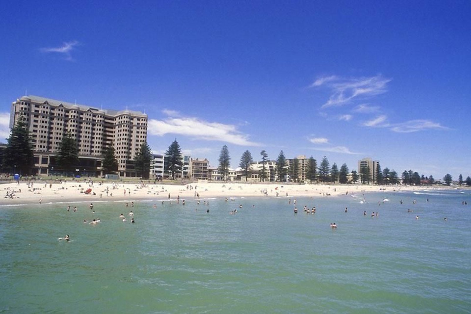 Henley è una zona di periferia sita in prossimità della popolare spiaggia di Adelaide.