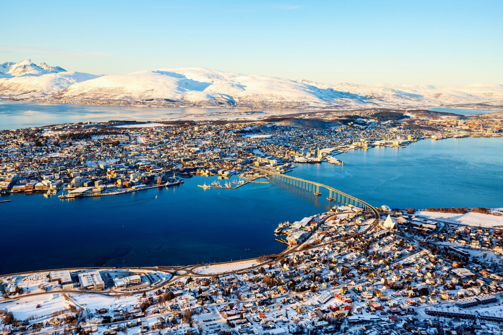 Tromso est la ville de plus de 50 000 habitants le plus au nord, de l'Europe et de l'h?misph?re nord.