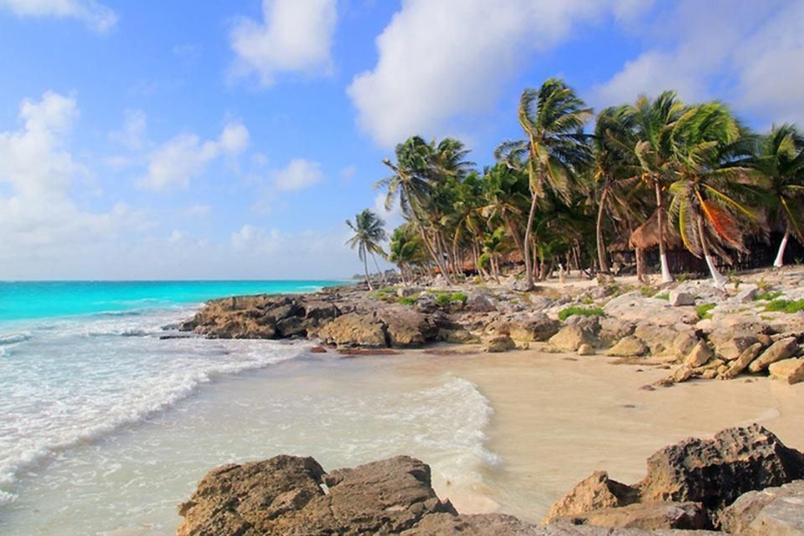 Il fascino di questa cittadina è anche dato dalla sabbia bianca e finissima tipica delle isole caraibiche.