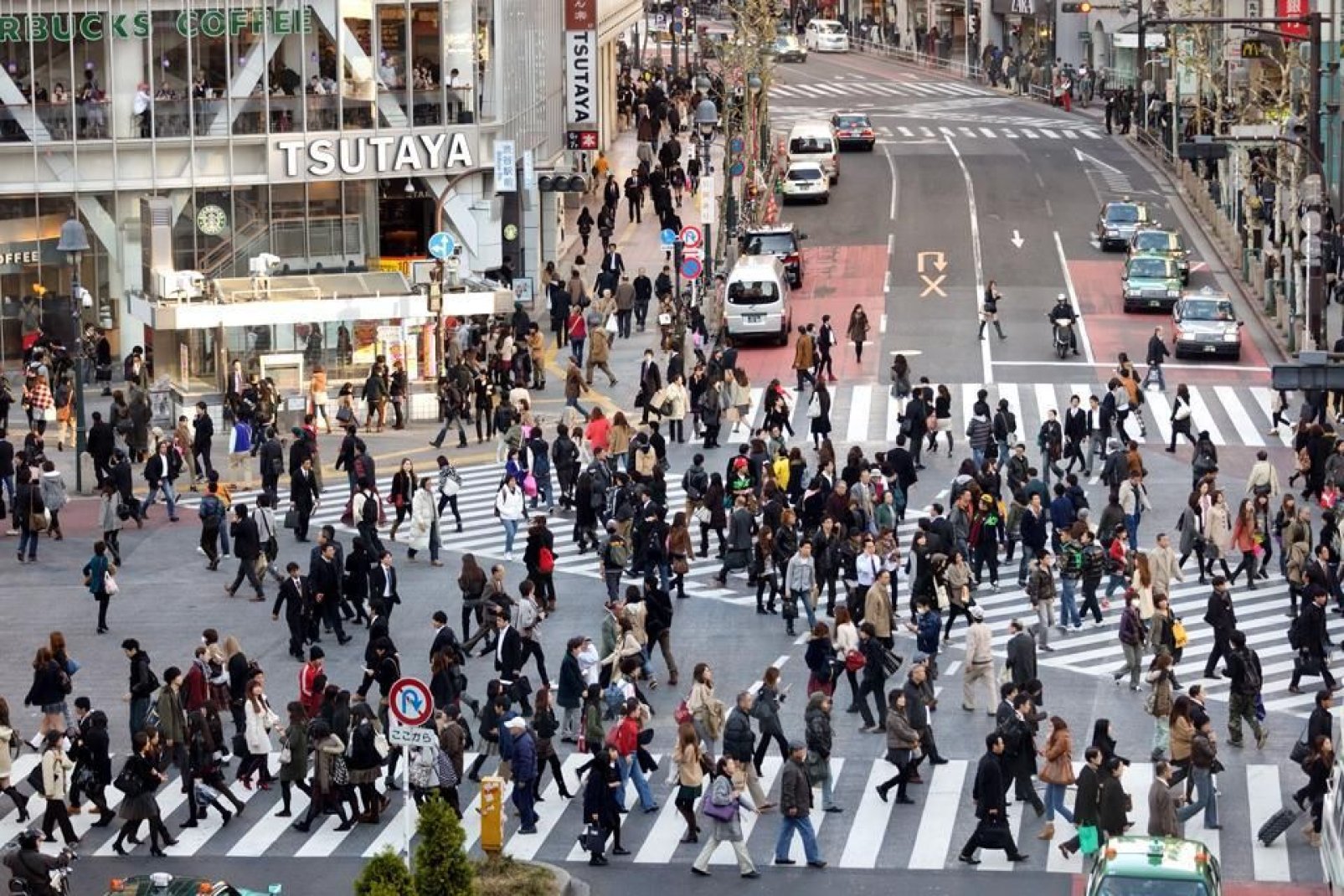 Densité des foules, des bâtiments, des transports... Et pourtant, grâce à une organisation sans faille Tokyo est une ville facile à vivre.