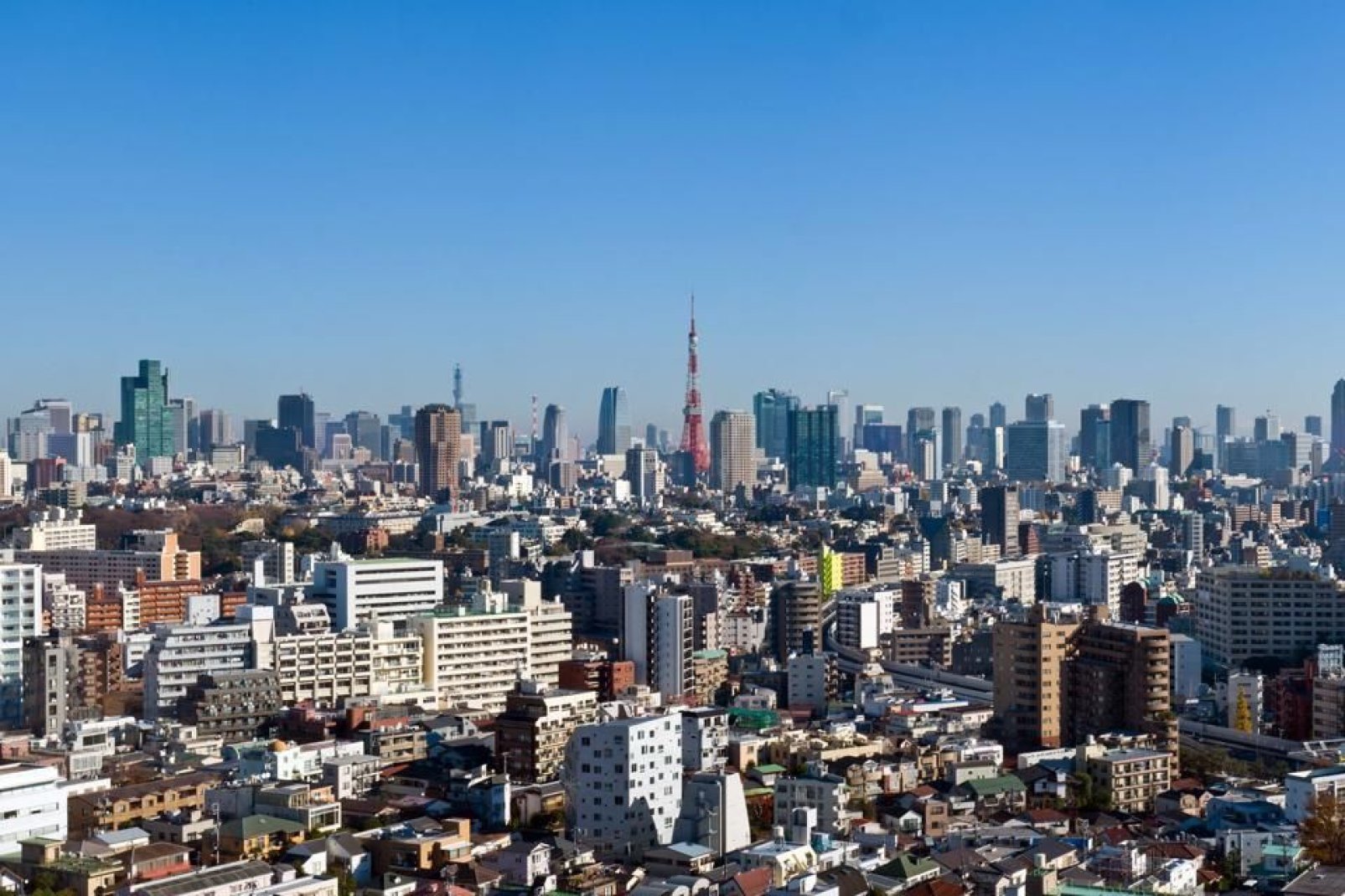 Tokyo colpisce per i suopi immensi grattacieli ultramoderni e per le sue mille luci