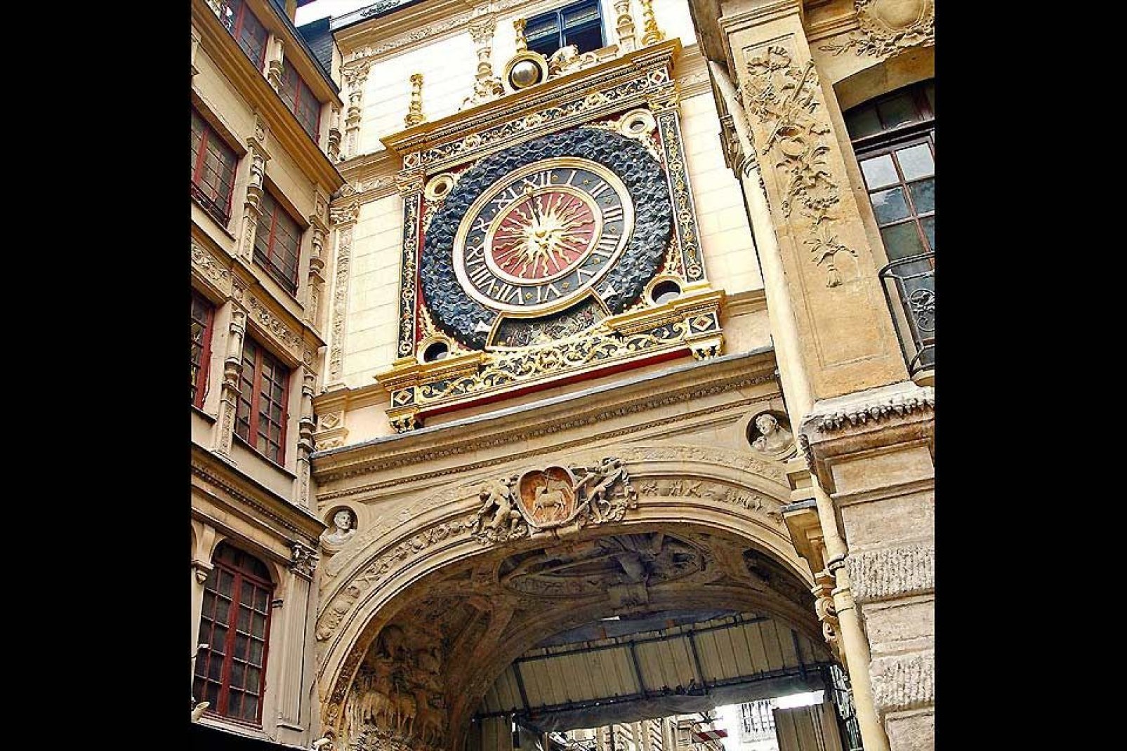 Le mouvement du Gros Horloge a été créé en 1389, ce qui en fait un des plus vieux mécanismes de France.