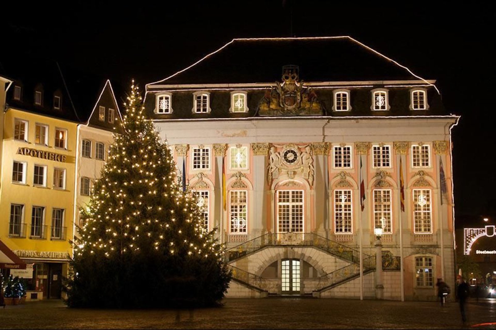 Das Rathaus in Bonn befindet sich mitten in der Innenstadt.