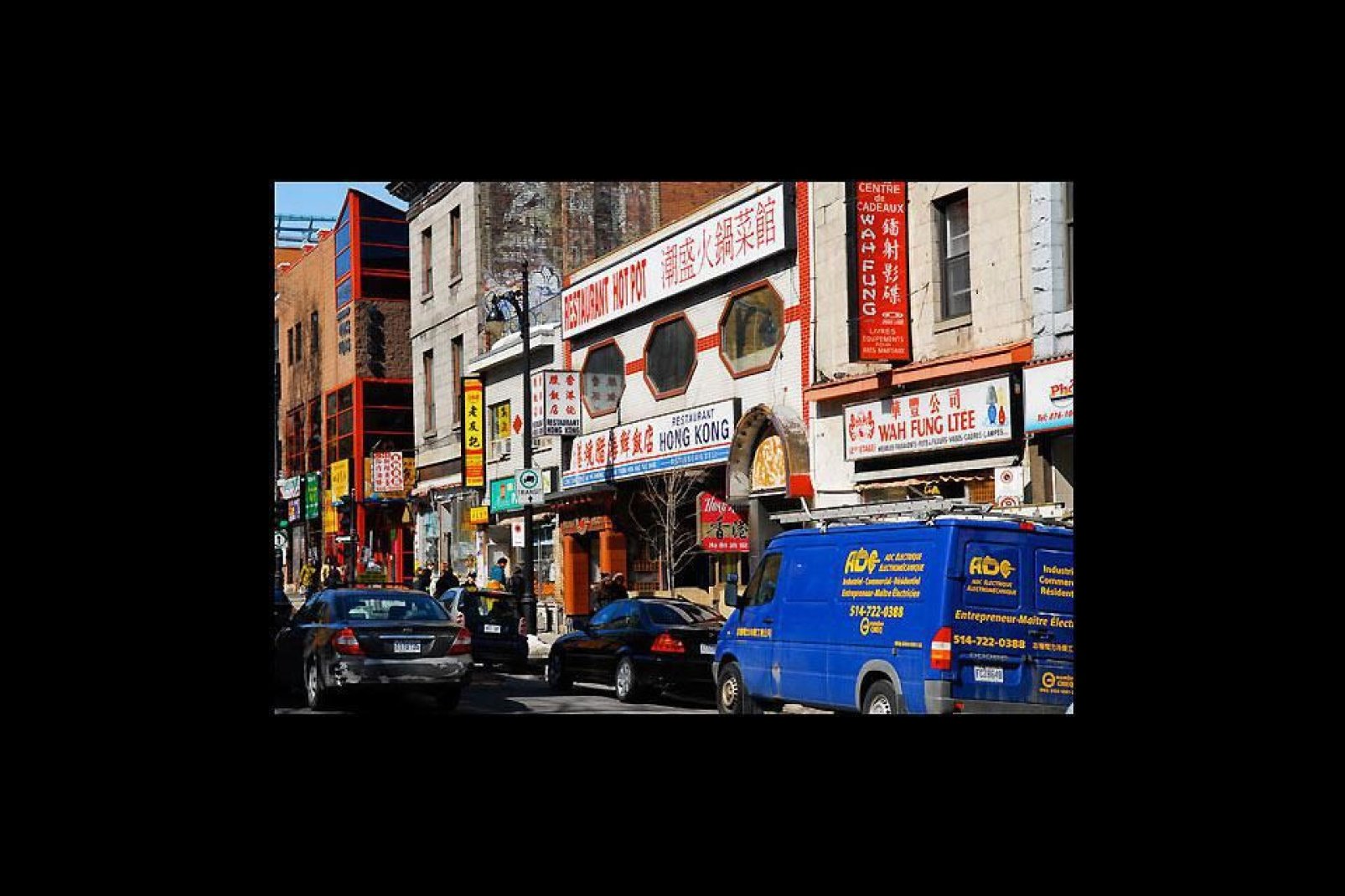 Divisé en 19 arrondissements, Montréal est riche de quartiers au caractère bien trempé, comme le quartier chinois dont la communauté est trés présente à Montréal.