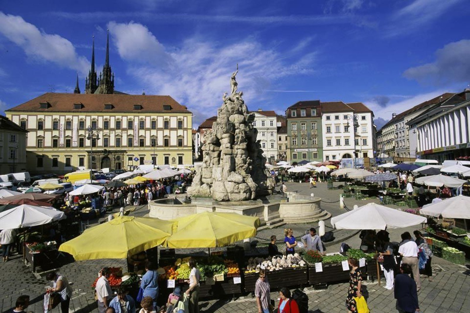 Auf diesem Platz findet der Stadtmarkt von Brno statt. Hier befindet sich auch der Palais Dietrichstein mit dem mhrischen Landesmuseum.