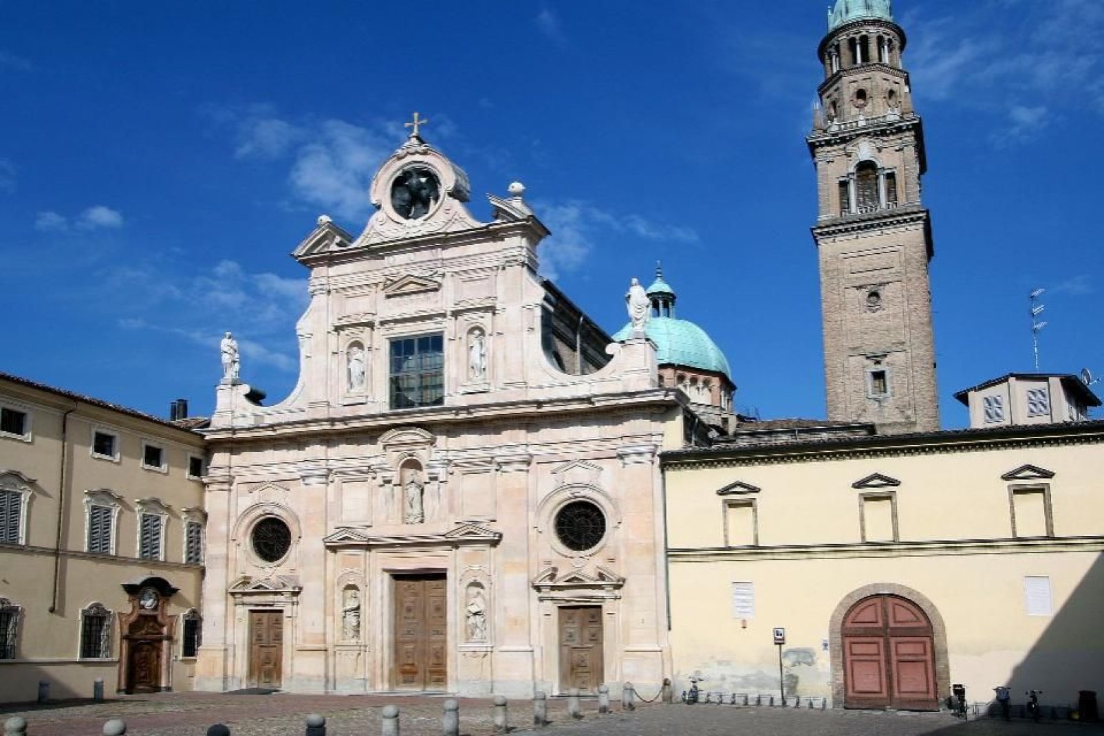 Parma, como muchas otras ciudades de la zona, tiene múltiples arcadas.
