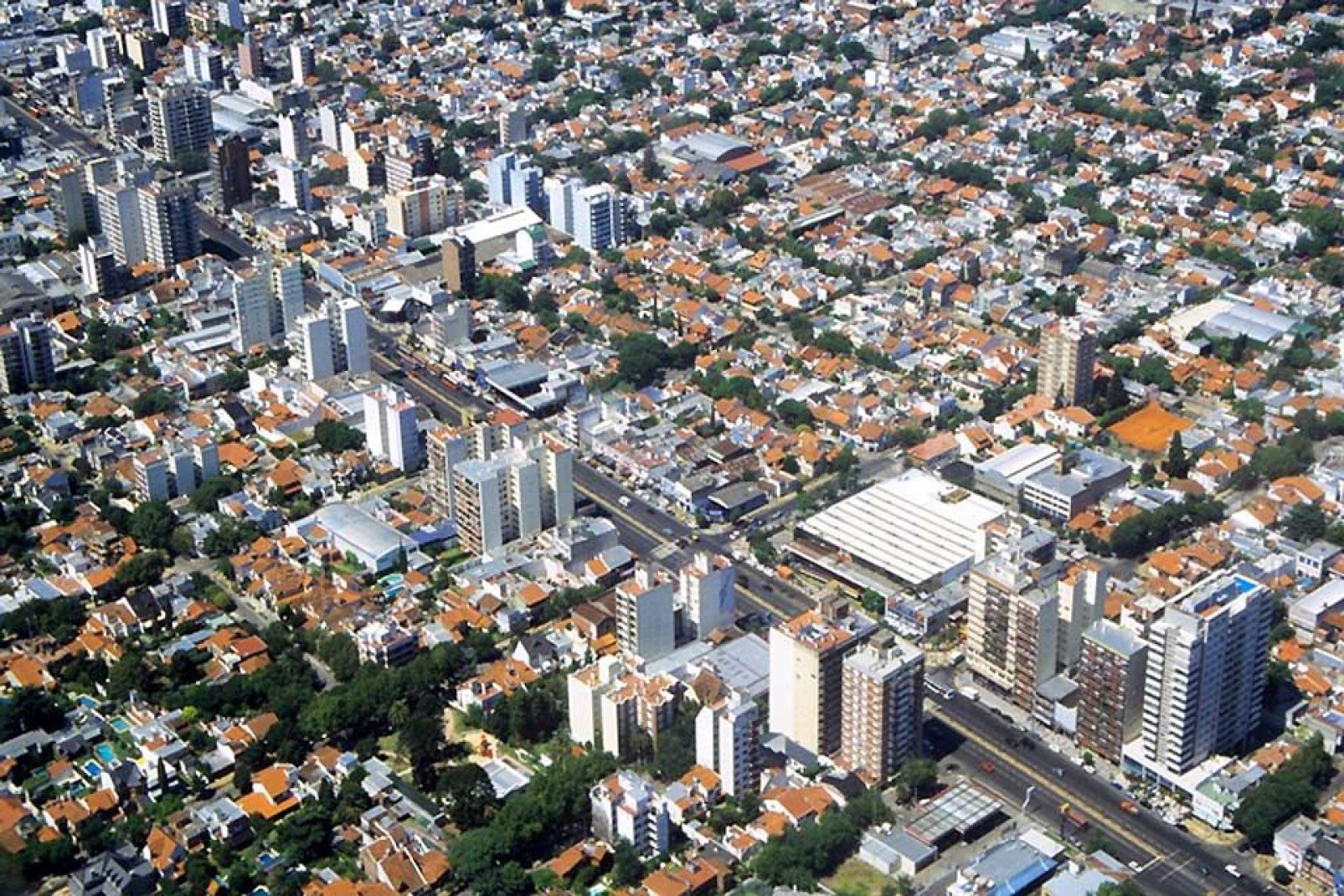 Buenos Aires è una delle grandi metropoli sudamericane, nonché sede di uno dei maggiori porti del continente.