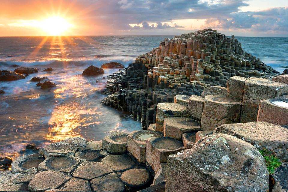 Europe, Irlande du Nord, Antrim, Chaussée des Géants, rocher, coucher de soleil, mer,
