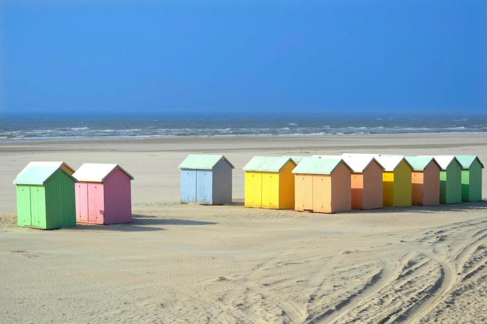 Europe, France, Nord Pas de Calais, Berck, plage, cabine de plage, colorée, mer, baignade, sable,
