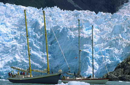 Schifffahrt am Fue des Gletschers