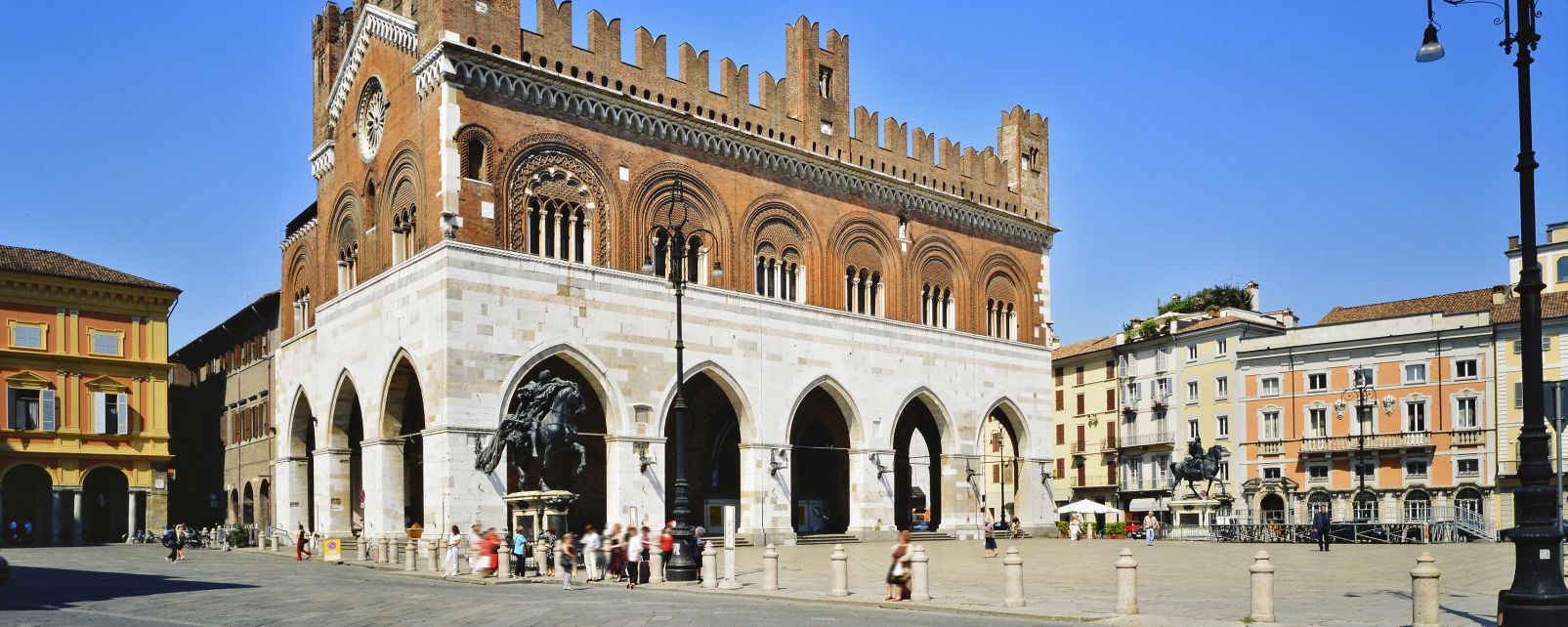 Travel to Piacenza, Italy - Piacenza Travel Guide - Easyvoyage